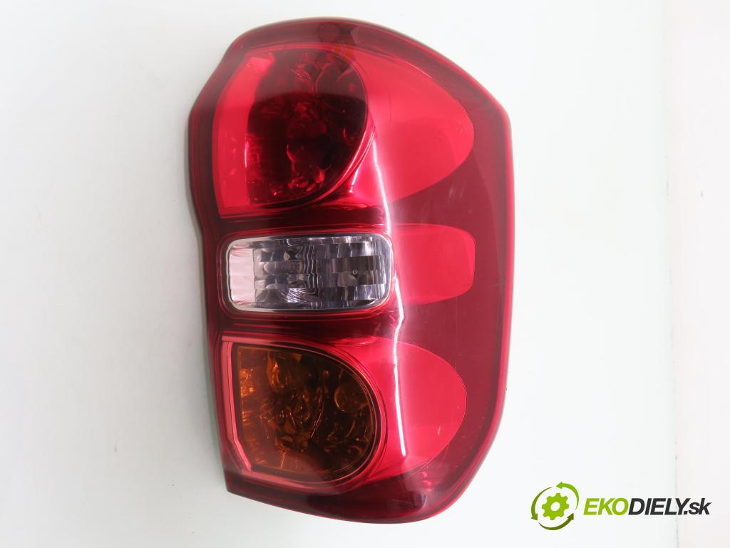 TOYOTA RAV 4 II (_A2_) SUV 2004 85,00 2.0 D-4D 4WD 116 - 1CD-FTV 1995,00 Svetlo pravé zadné