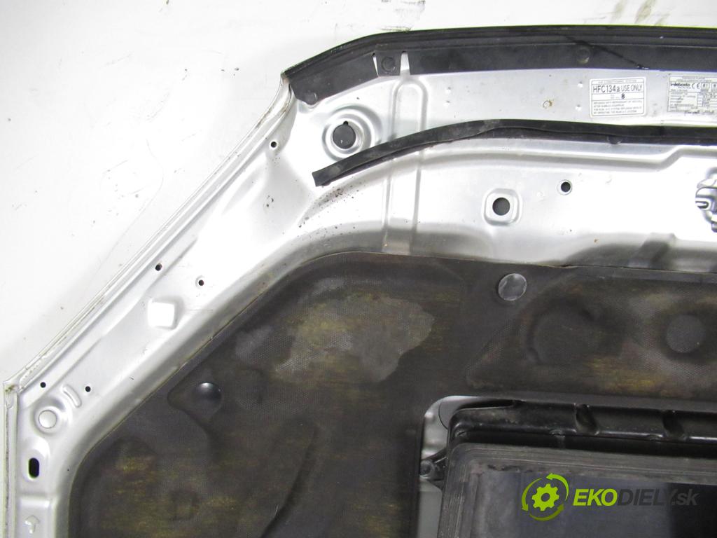 TOYOTA RAV 4 II (_A2_) SUV 2004 85,00 2.0 D-4D 4WD 116 - 1CD-FTV 1995,00 Kapota  (Kapota)