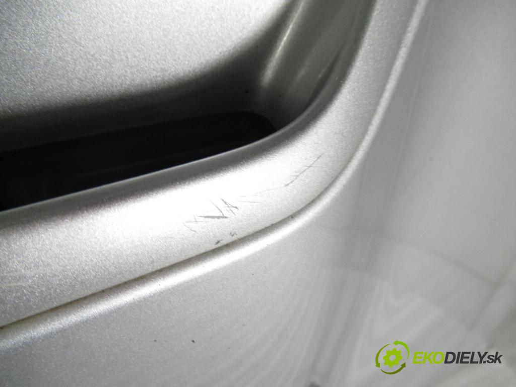 TOYOTA RAV 4 II (_A2_) SUV 2004 85,00 2.0 D-4D 4WD 116 - 1CD-FTV 1995,00 Kapota  (Kapota)