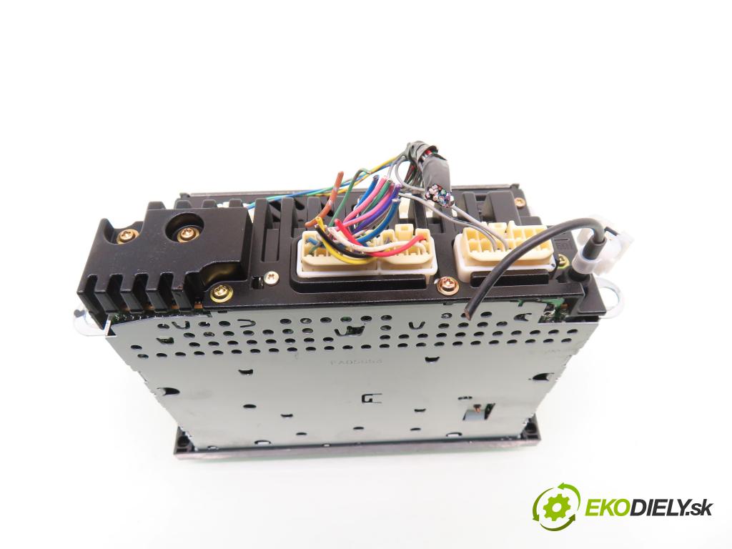 TOYOTA RAV 4 II (_A2_) SUV 2004 85,00 2.0 D-4D 4WD 116 - 1CD-FTV 1995,00 RADIO CD 8612042130