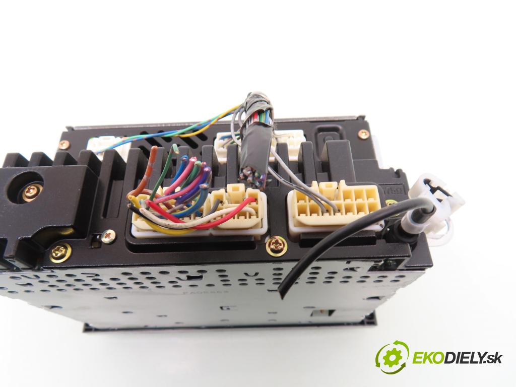 TOYOTA RAV 4 II (_A2_) SUV 2004 85,00 2.0 D-4D 4WD 116 - 1CD-FTV 1995,00 RADIO CD 8612042130