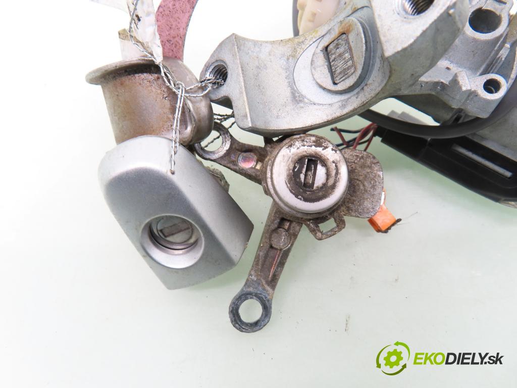TOYOTA RAV 4 II (_A2_) SUV 2004 85,00 2.0 D-4D 4WD 116 - 1CD-FTV 1995,00 spínačka / VLOŽKY 45020423