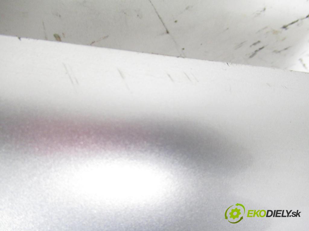 TOYOTA RAV 4 II (_A2_) SUV 2004 85,00 2.0 D-4D 4WD 116 - 1CD-FTV 1995,00 blatník PP