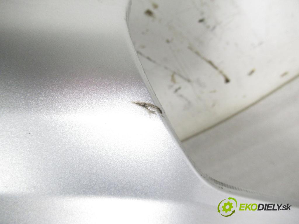 TOYOTA RAV 4 II (_A2_) SUV 2004 85,00 2.0 D-4D 4WD 116 - 1CD-FTV 1995,00 blatník PP