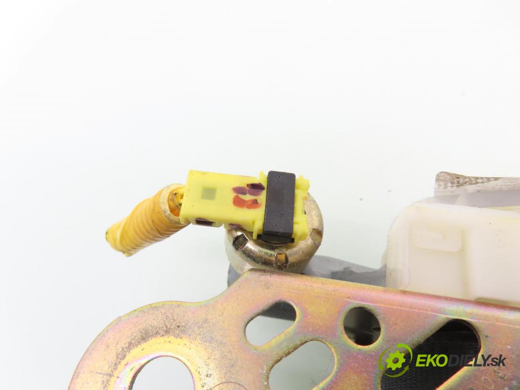 TOYOTA RAV 4 II (_A2_) SUV 2004 85,00 2.0 D-4D 4WD 116 - 1CD-FTV 1995,00 Držiak bezpečnostný PP 7L7040P