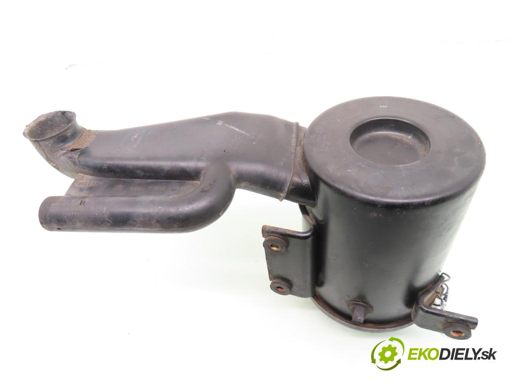 NISSAN TERRANO II (R20) TERENOWY 1996 92,00 2.7 TDi 4WD 125 - TD27TI 2664,00 obal filtra vzduchu 165547F000 (Kryt vzduchového filtru)