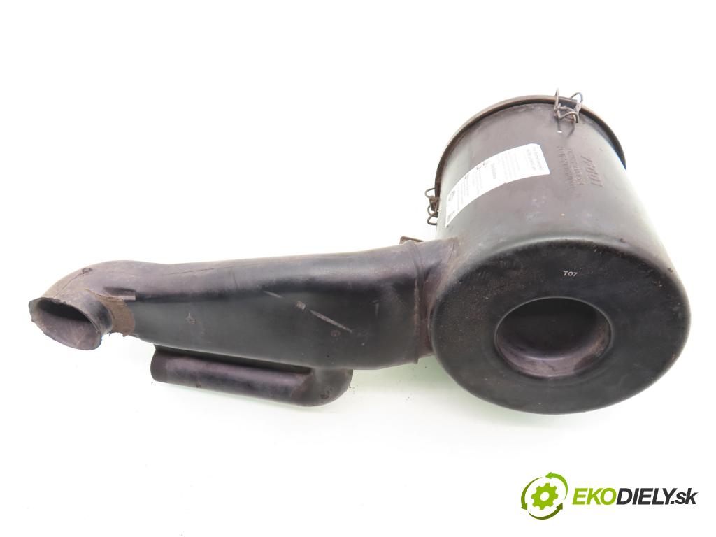 NISSAN TERRANO II (R20) TERENOWY 1996 92,00 2.7 TDi 4WD 125 - TD27TI 2664,00 obal filtra vzduchu 165547F000 (Kryt vzduchového filtru)