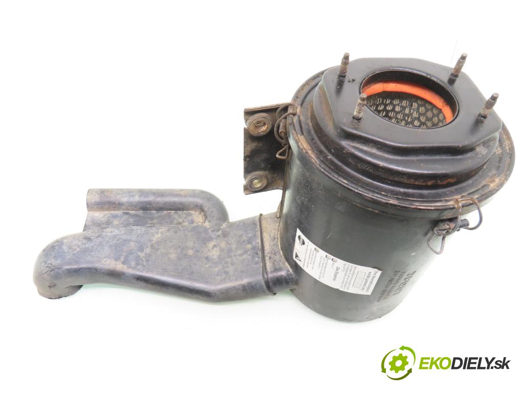 NISSAN TERRANO II (R20) TERENOWY 1996 92,00 2.7 TDi 4WD 125 - TD27TI 2664,00 obal filtra vzduchu 165547F000 (Kryt vzduchového filtru)