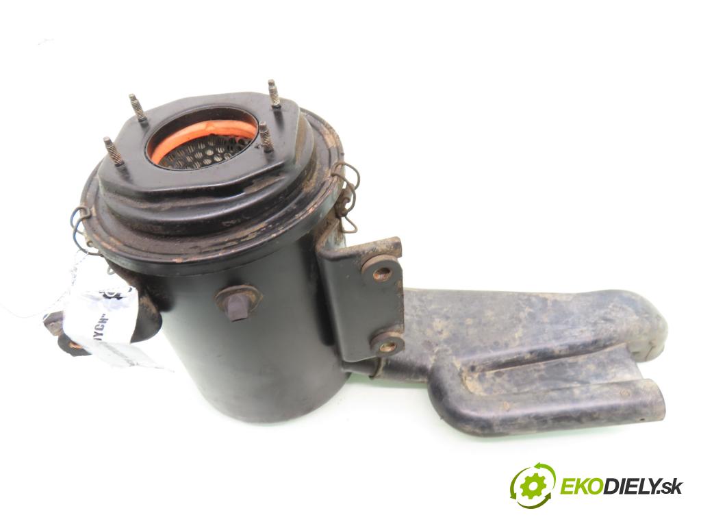 NISSAN TERRANO II (R20) TERENOWY 1996 92,00 2.7 TDi 4WD 125 - TD27TI 2664,00 obal filtra vzduchu 165547F000 (Kryt vzduchového filtru)