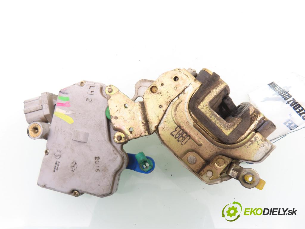 NISSAN TERRANO II (R20) TERENOWY 1996 92,00 2.7 TDi 4WD 125 - TD27TI 2664,00 zámok 