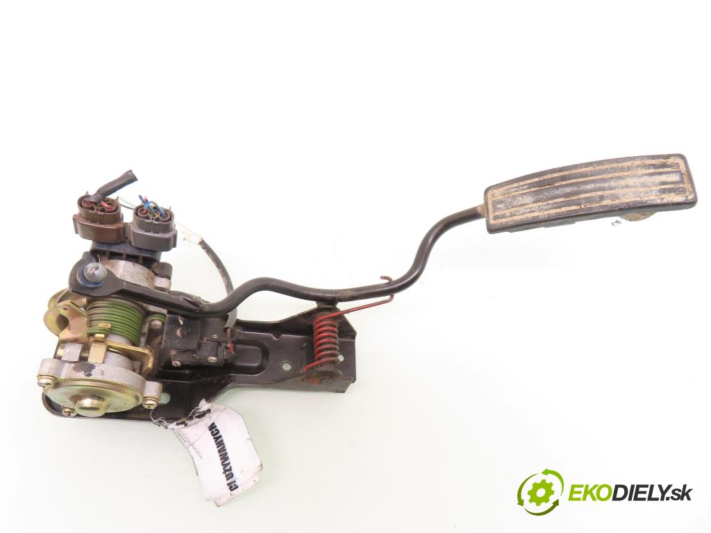 NISSAN TERRANO II (R20) TERENOWY 1996 92,00 2.7 TDi 4WD 125 - TD27TI 2664,00 potenciometr plynového pedálu A22665 (Potenciometr plynového pedálu)