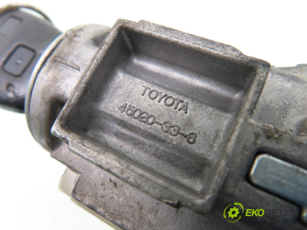 TOYOTA COROLLA Verso (_E12_) MINIVAN 2002 66,00 2.0 D-4D (CDE120_) - 1CD-FTV 1995,00 spínačka / VLOŽKY 45020336