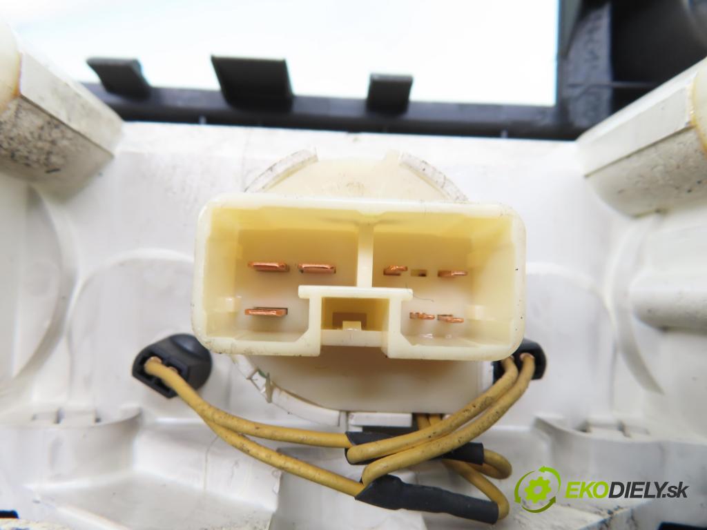 TOYOTA COROLLA Verso (_E12_) MINIVAN 2002 66,00 2.0 D-4D (CDE120_) - 1CD-FTV 1995,00 Panel topení KLIMATIZACE: 5553313010