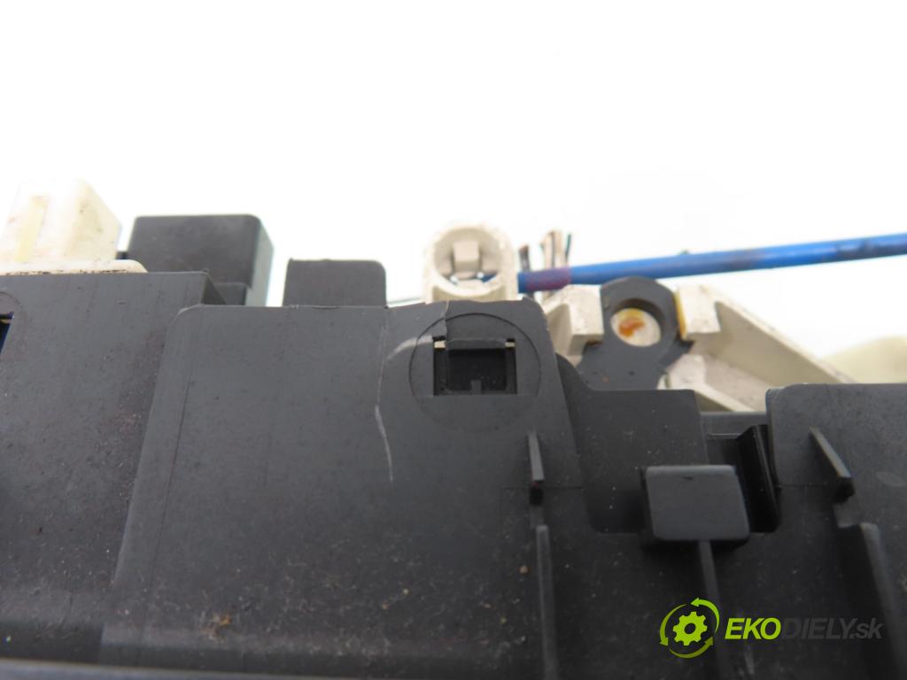 TOYOTA COROLLA Verso (_E12_) MINIVAN 2002 66,00 2.0 D-4D (CDE120_) - 1CD-FTV 1995,00 Panel topení KLIMATIZACE: 5553313010