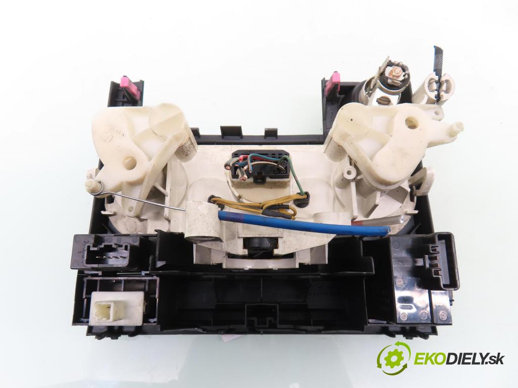 TOYOTA COROLLA Verso (_E12_) MINIVAN 2002 66,00 2.0 D-4D (CDE120_) - 1CD-FTV 1995,00 Panel topení KLIMATIZACE: 5553313010