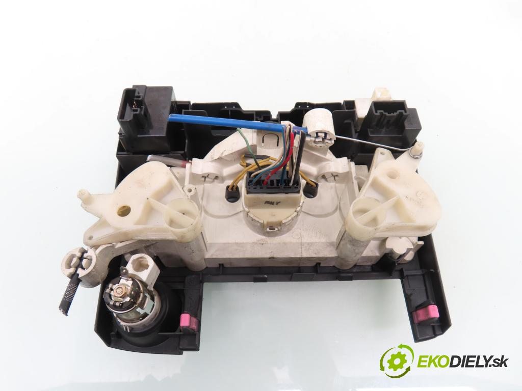 TOYOTA COROLLA Verso (_E12_) MINIVAN 2002 66,00 2.0 D-4D (CDE120_) - 1CD-FTV 1995,00 Panel topení KLIMATIZACE: 5553313010