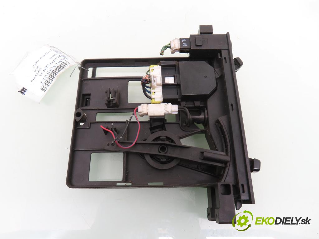 NISSAN TERRANO II (R20) TERENOWY 1996 92,00 2.7 TDi 4WD 125 - TD27TI 2664,00 Panel topení KLIMATIZACE: 5971030762