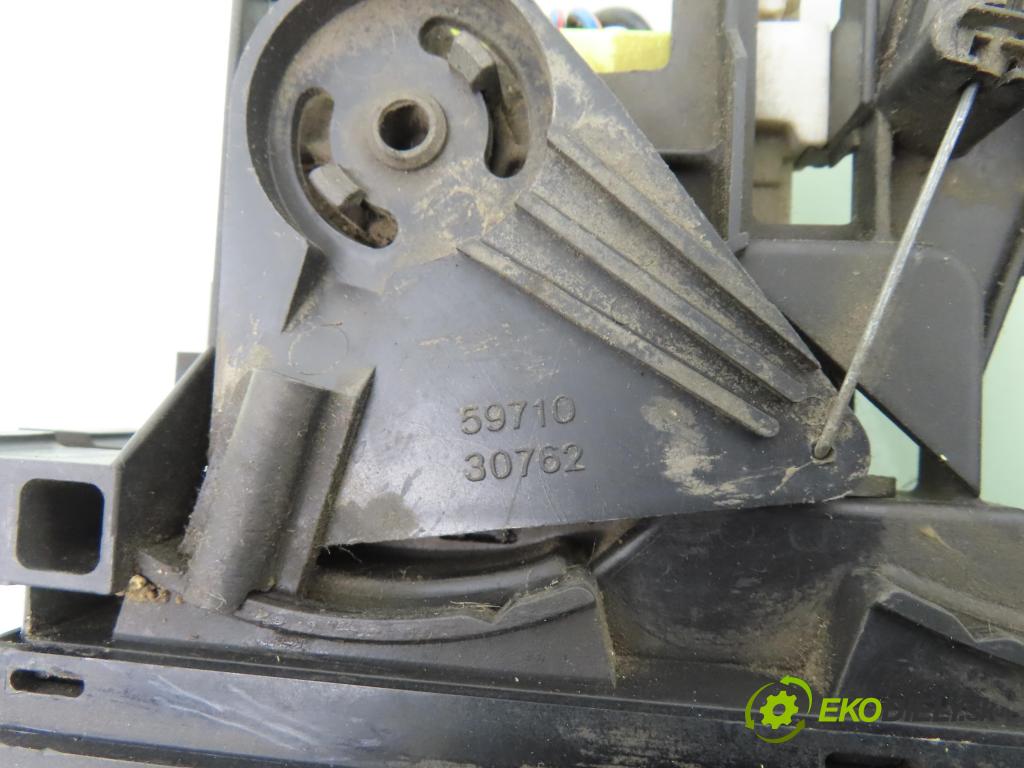 NISSAN TERRANO II (R20) TERENOWY 1996 92,00 2.7 TDi 4WD 125 - TD27TI 2664,00 Panel topení KLIMATIZACE: 5971030762