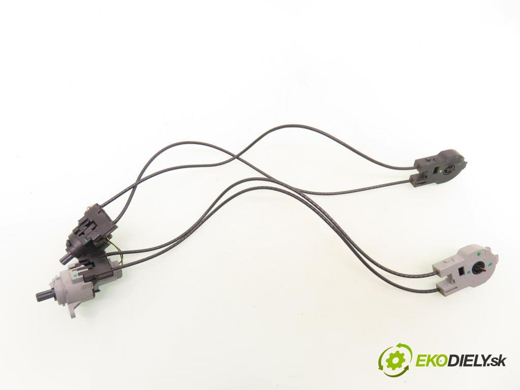 FORD FOCUS Turnier (DNW) KOMBI 2003 74,00 1.8 TDCi - FFDA 1753,00 lanko panel topení 2M5111504AA ; 2M5111503AA