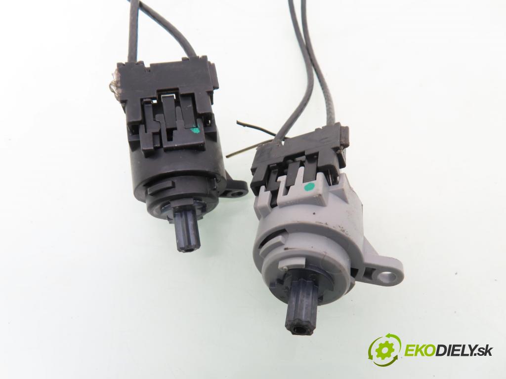 FORD FOCUS Turnier (DNW) KOMBI 2003 74,00 1.8 TDCi - FFDA 1753,00 lanko panel topení 2M5111504AA ; 2M5111503AA