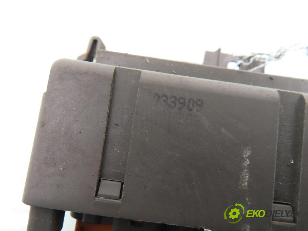 RENAULT LAGUNA II Grandtour (KG0/1_) KOMBI 2002 88,00 1.9 dCi 120 - F9Q 750 1870,00 MODUL BSI 8200213234 ; 8200148810A