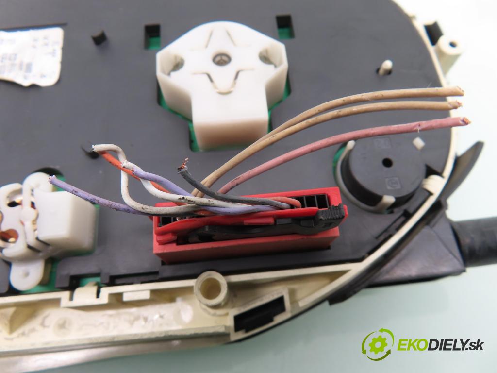 RENAULT LAGUNA II Grandtour (KG0/1_) KOMBI 2002 88,00 1.9 dCi 120 - F9Q 750 1870,00 prístrojovka elektrický 8200218888