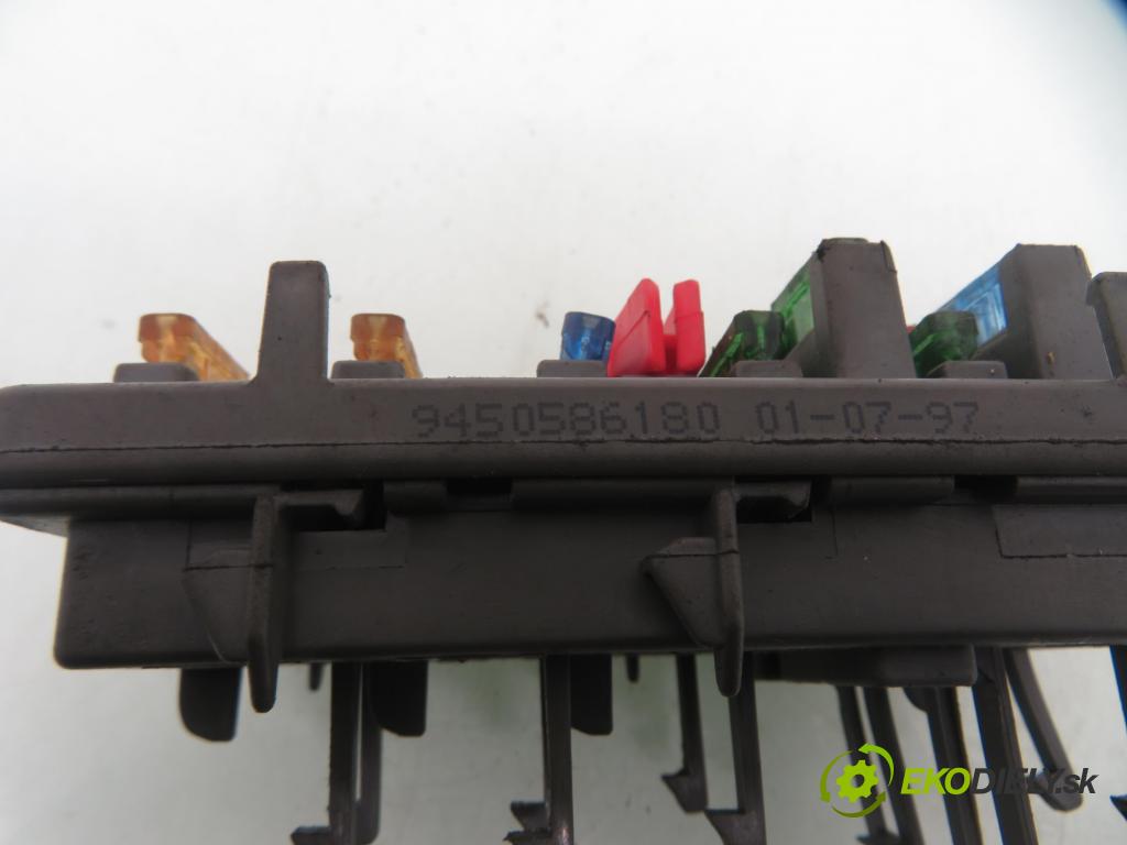 PEUGEOT 106 II (1A_, 1C_) HB 1997 44,00 1.1 i - HDZ (TU1M) 1124,00 Skrinka POJISTKY: 9450586180