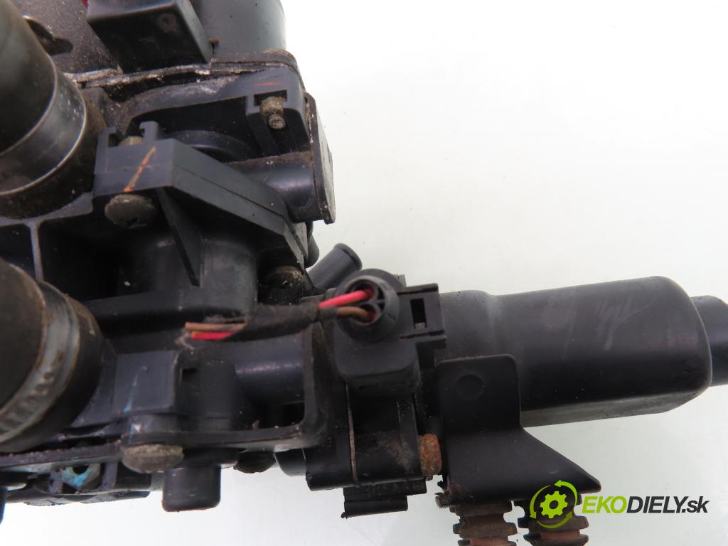 AUDI A8 D3 (4E2, 4E8) SEDAN 2004 171,00 3.0 TDI quattro - ASB 2967,00 ELEKTROVENTIL: vody 4E0959617A ; 1137200070