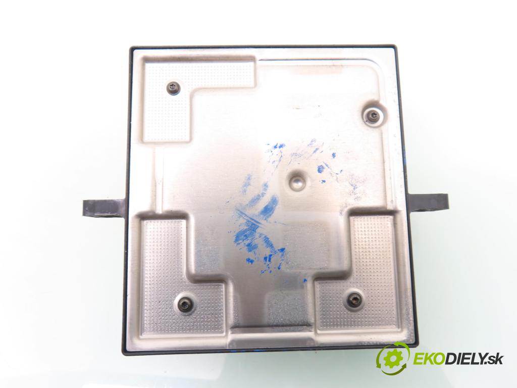 AUDI A8 D3 (4E2, 4E8) SEDAN 2004 171,00 3.0 TDI quattro - ASB 2967,00 Riadiaca jednotka svetlá 4E0907279J