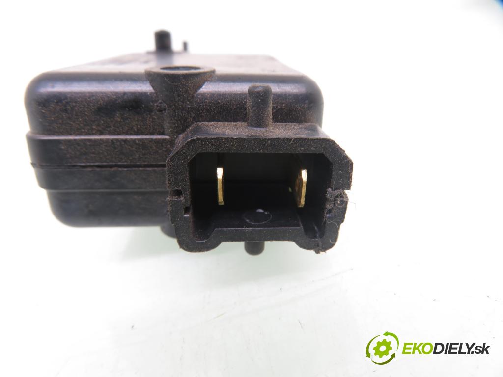 RENAULT SCENIC I (JA0/1_) MINIVAN 2001 79,00 1.6 - K4M 700 1598,00 Motorček dvierok nádrže paliva