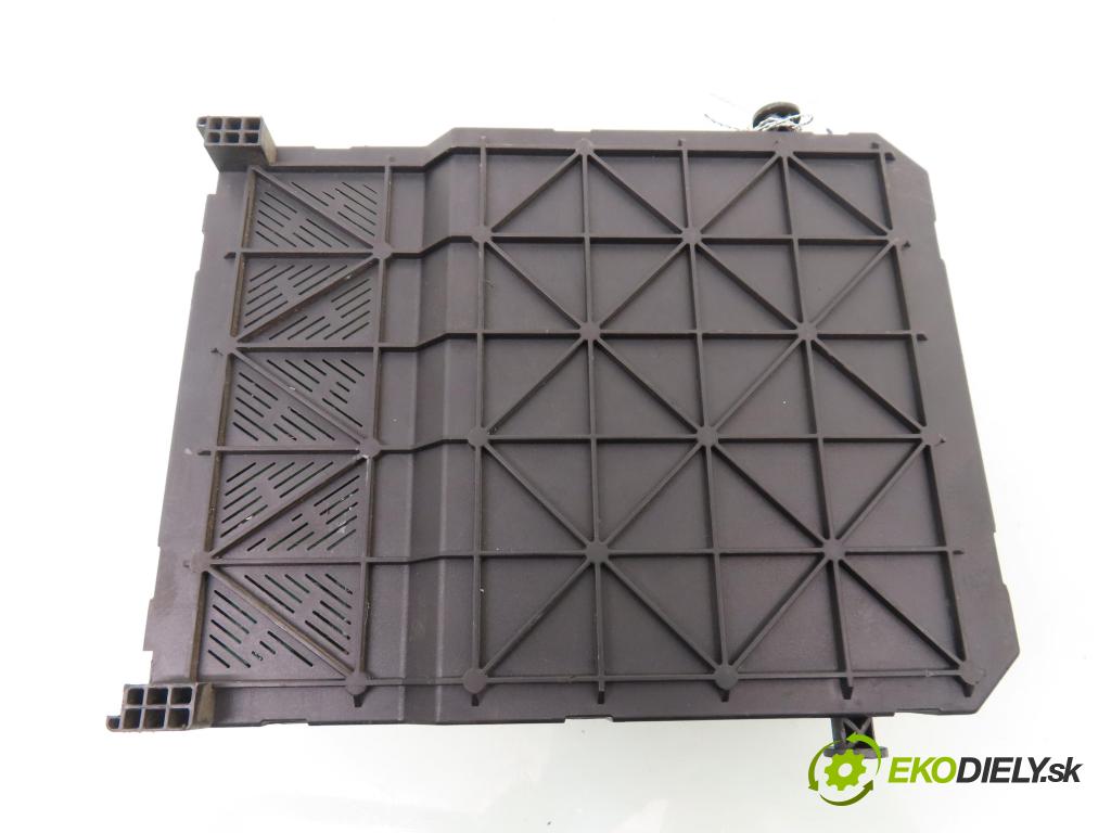 PEUGEOT 407 (6D_) SEDAN 2006 80,00 1.6 HDi 110 - 9HZ (DV6TED4) 1560,00 MODUL BSI S120104500L ; 9655708580