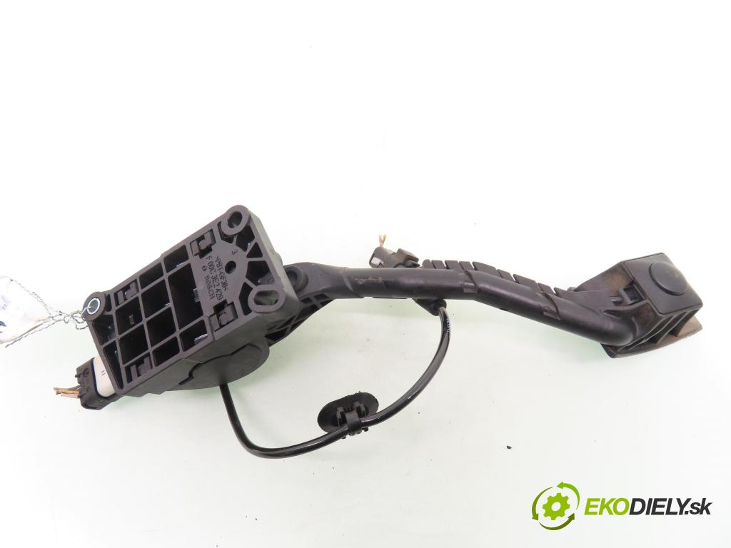 PEUGEOT 407 (6D_) SEDAN 2006 80,00 1.6 HDi 110 - 9HZ (DV6TED4) 1560,00 Potenciometer plynu 9650341880 ; 0280755013 (Potenciometer plynového pedálu)