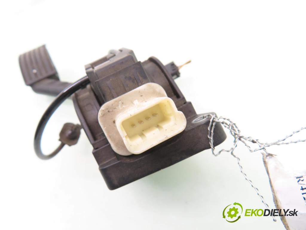 PEUGEOT 407 (6D_) SEDAN 2006 80,00 1.6 HDi 110 - 9HZ (DV6TED4) 1560,00 Potenciometer plynu 9650341880 ; 0280755013 (Potenciometer plynového pedálu)