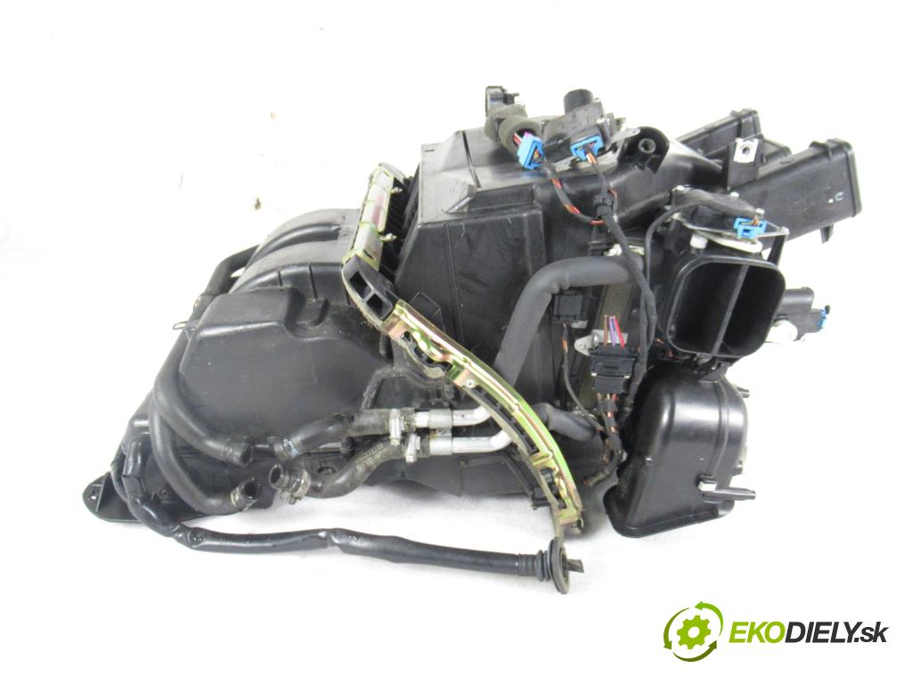 AUDI A8 D3 (4E2, 4E8) SEDAN 2004 171,00 3.0 TDI quattro - ASB 2967,00 Výhrevné teleso, radiátor kúrenia vody 4E0820003K ; 0132801369