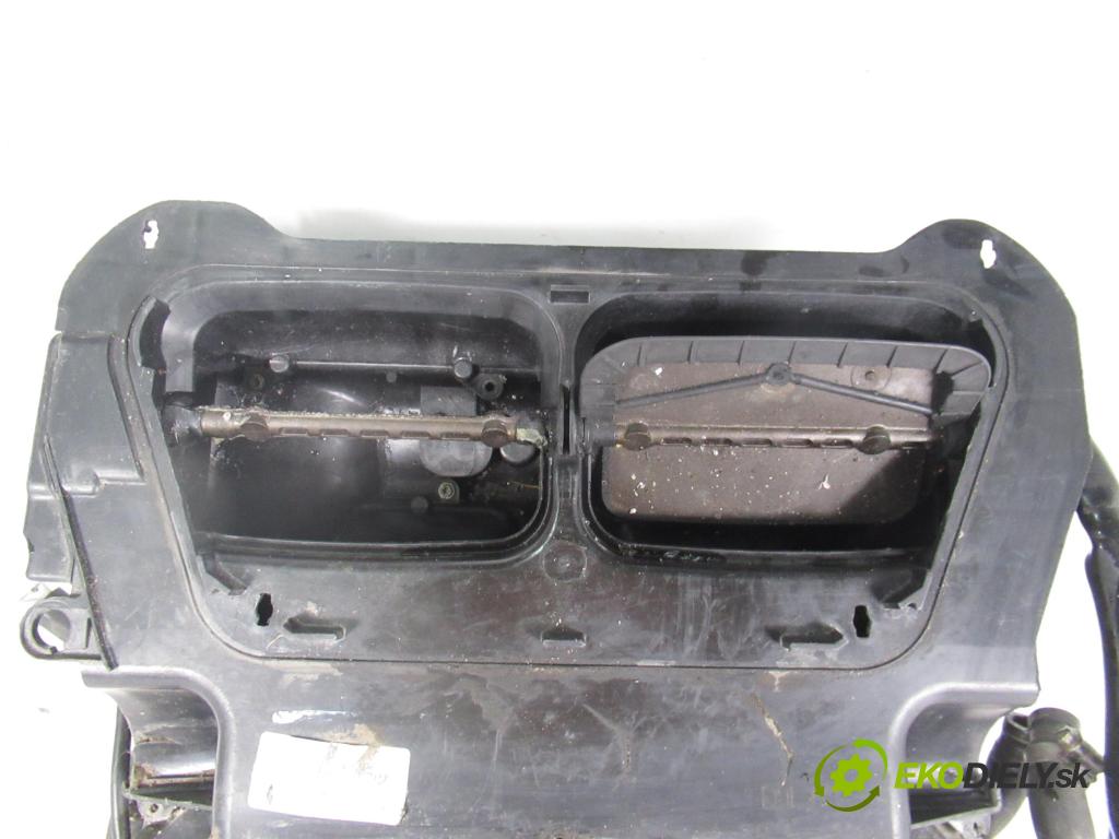 AUDI A8 D3 (4E2, 4E8) SEDAN 2004 171,00 3.0 TDI quattro - ASB 2967,00 Výhrevné teleso, radiátor kúrenia vody 4E0820003K ; 0132801369
