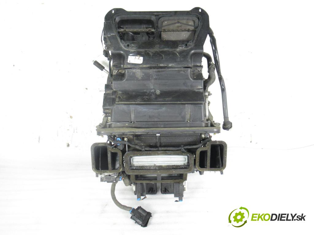 AUDI A8 D3 (4E2, 4E8) SEDAN 2004 171,00 3.0 TDI quattro - ASB 2967,00 Výhrevné teleso, radiátor kúrenia vody 4E0820003K ; 0132801369