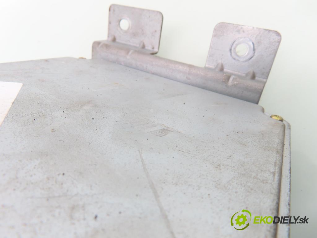 MAZDA DEMIO (DW) HB 1998 46,00 1.3 i 16V (DW3W) - B3 ME 1324,00 řídící jednotka motora B33L18881A ; 2797000431