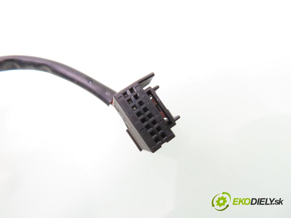 VW GOLF V (1K1) HB 2004 75,00 1.6 - BGU 1595,00 zpětné zrcátko LE 