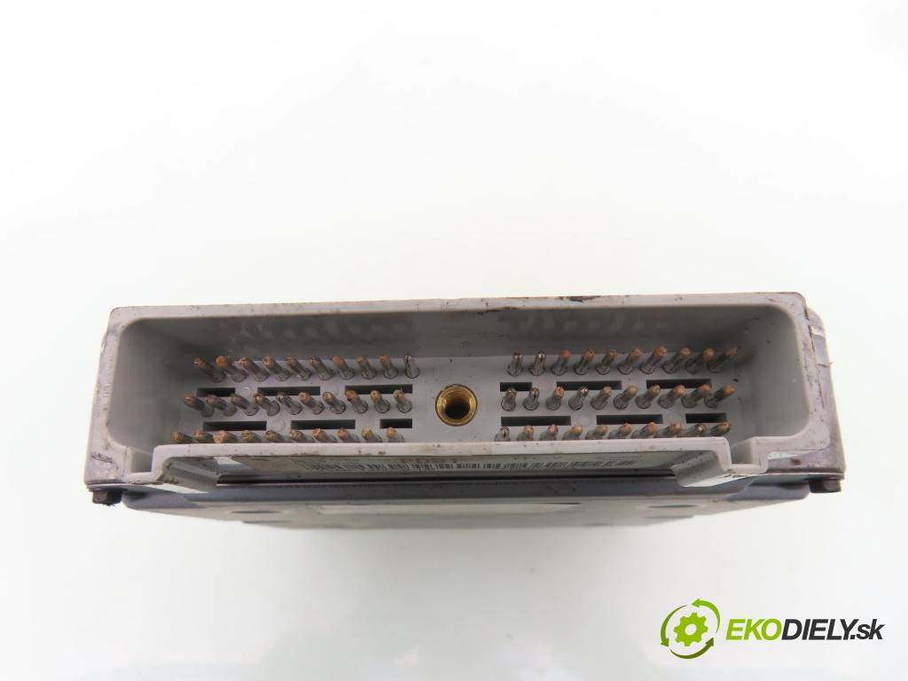 FORD FOCUS Turnier (DNW) KOMBI 2003 74,00 1.6 16V - FYDB 1596,00 řídící jednotka motora 2S4A12A650UB