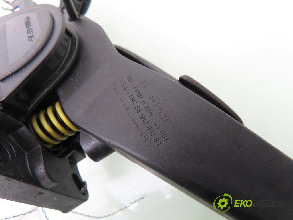 PEUGEOT 307 (3A/C) HB 2004 80,00 1.6 16V - NFU (TU5JP4) 1587,00 Potenciometer plynu 0280755001 ; 9650889180 (Potenciometer plynového pedálu)