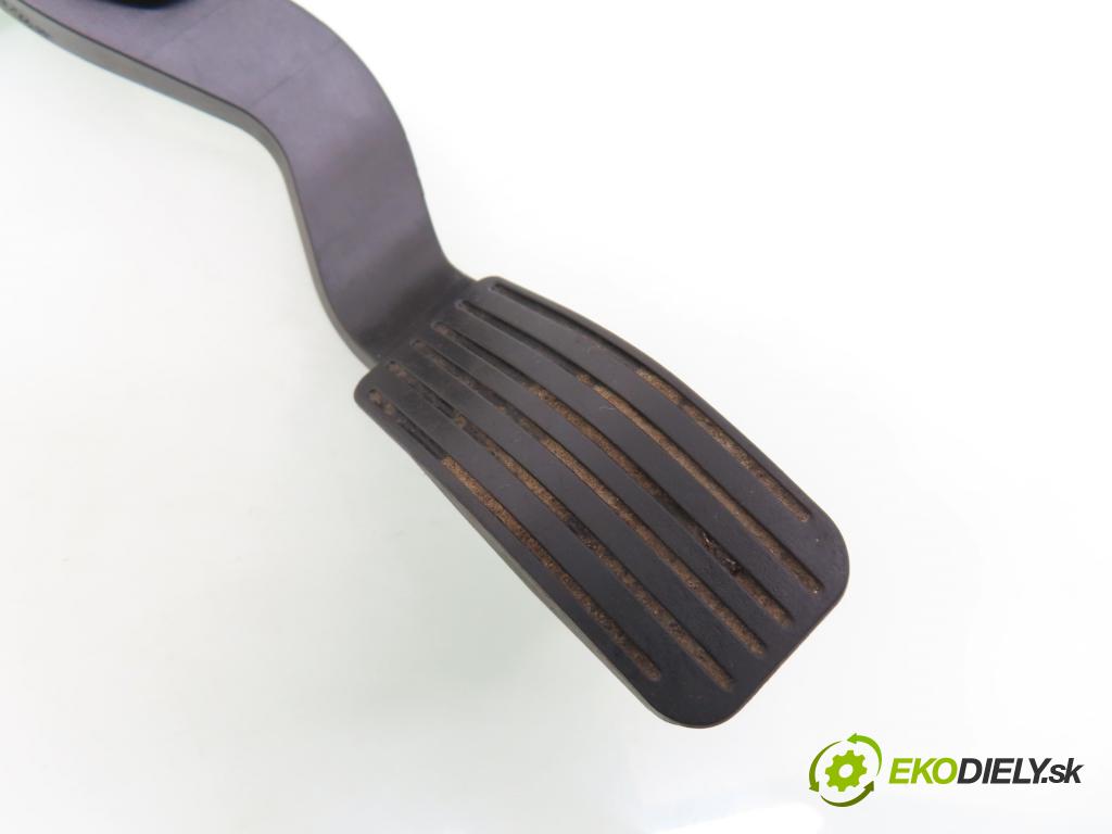 PEUGEOT 307 (3A/C) HB 2004 80,00 1.6 16V - NFU (TU5JP4) 1587,00 Potenciometer plynu 0280755001 ; 9650889180 (Potenciometer plynového pedálu)