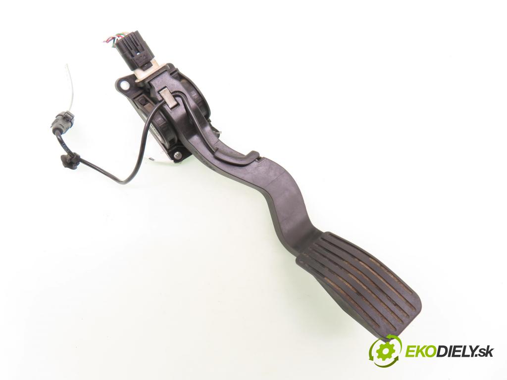 PEUGEOT 307 (3A/C) HB 2004 80,00 1.6 16V - NFU (TU5JP4) 1587,00 Potenciometer plynu 0280755001 ; 9650889180 (Potenciometer plynového pedálu)