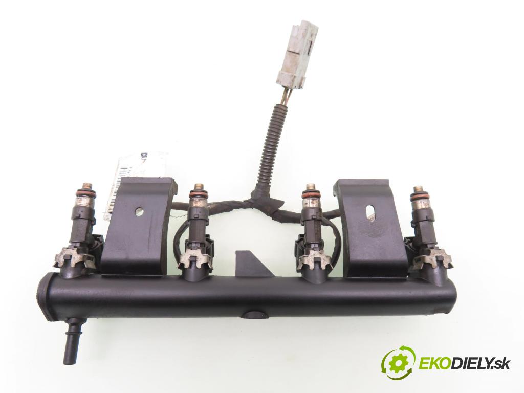 PEUGEOT 307 (3A/C) HB 2006 65,00 1.4 16V - KFU (ET3J4) 1360,00 Lišta vstrekovacia 0280158057 ; 9650764780 (Vstrekovacia lišta)