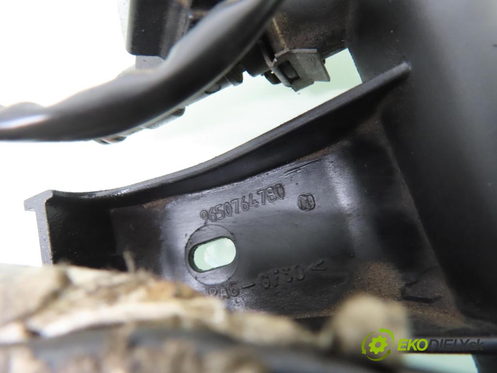 PEUGEOT 307 (3A/C) HB 2006 65,00 1.4 16V - KFU (ET3J4) 1360,00 Lišta vstrekovacia 0280158057 ; 9650764780 (Vstrekovacia lišta)