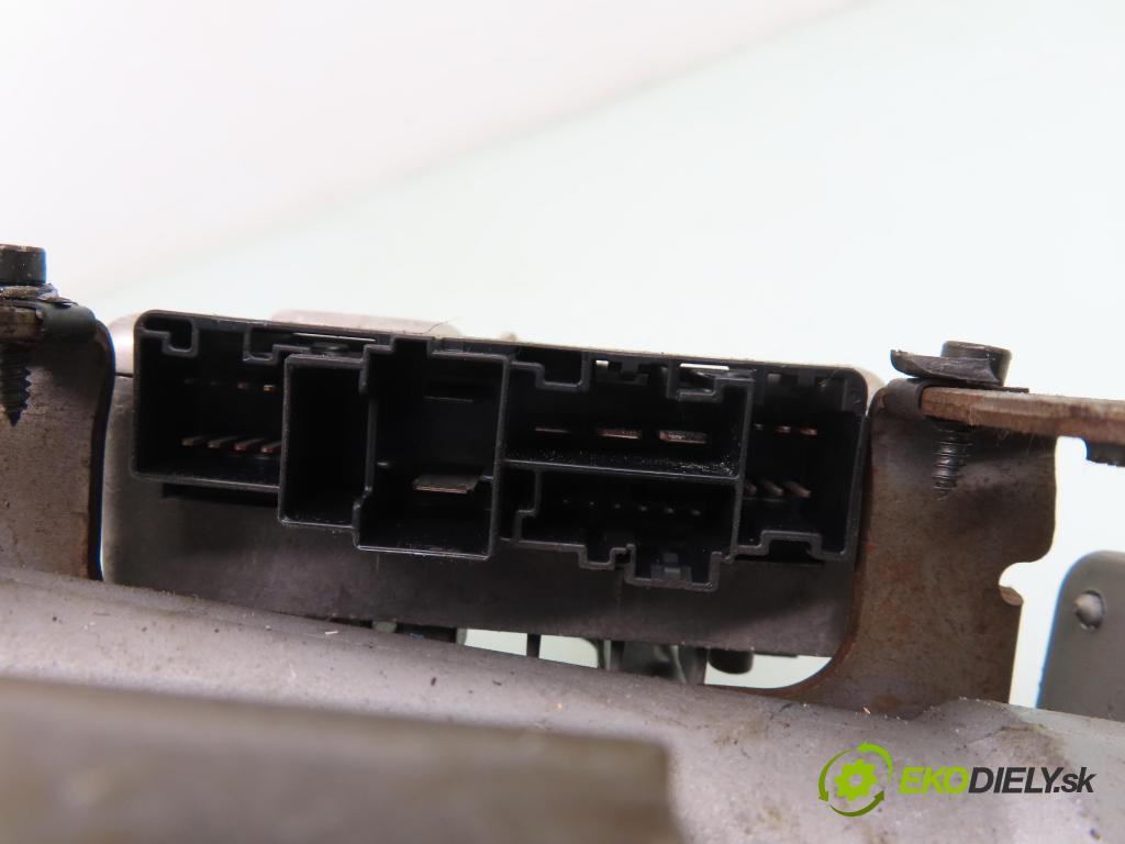 FIAT PUNTO (188_) HB 1999 59,00 1.9 JTD 80 - 188 A2.000 1910,00 SLOUPEC / PODPORA elektrický 26076971 ; 26078330