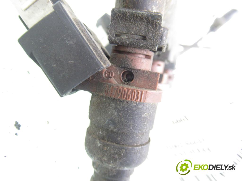 SKODA FELICIA II (6U1) HB 1999 40,00 1.3 - AMG 1289,00 Lišta vstrekovacia 047906031 ; 5WP4274 (Vstrekovacia lišta)