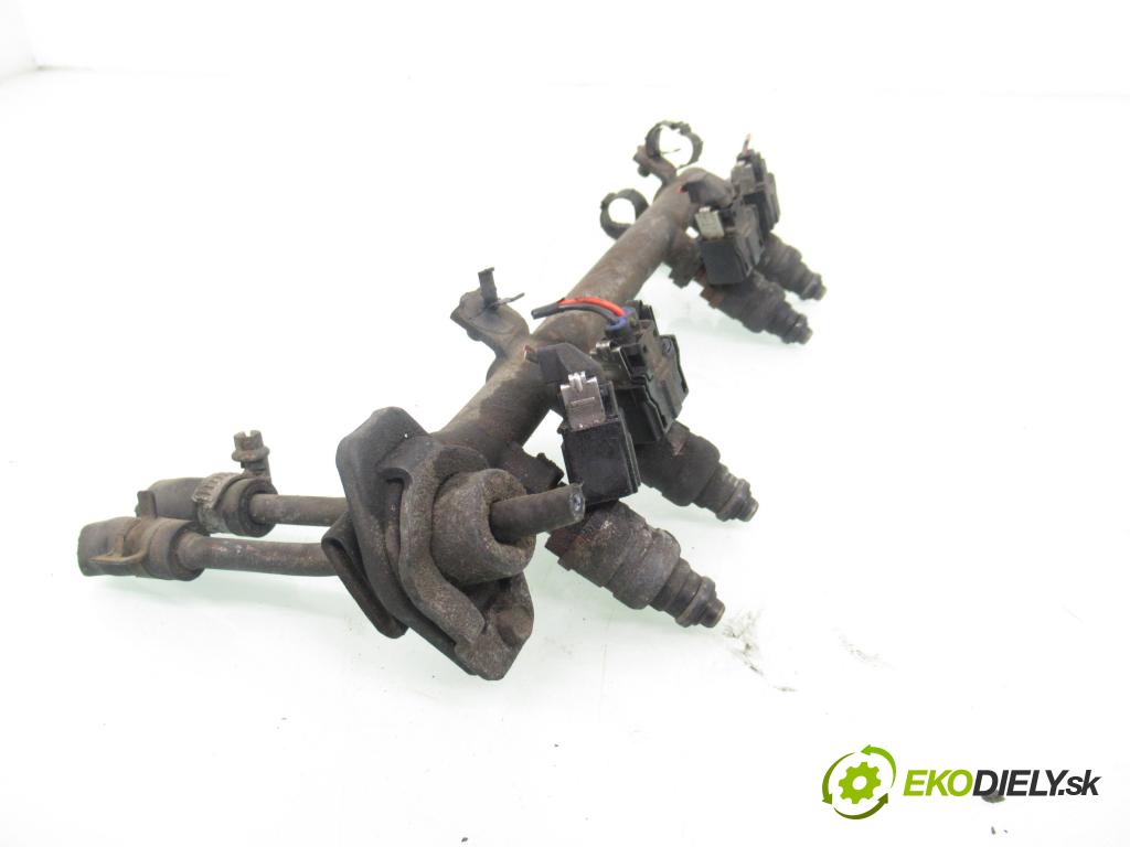 SKODA FELICIA II (6U1) HB 1999 40,00 1.3 - AMG 1289,00 Lišta vstrekovacia 047906031 ; 5WP4274 (Vstrekovacia lišta)