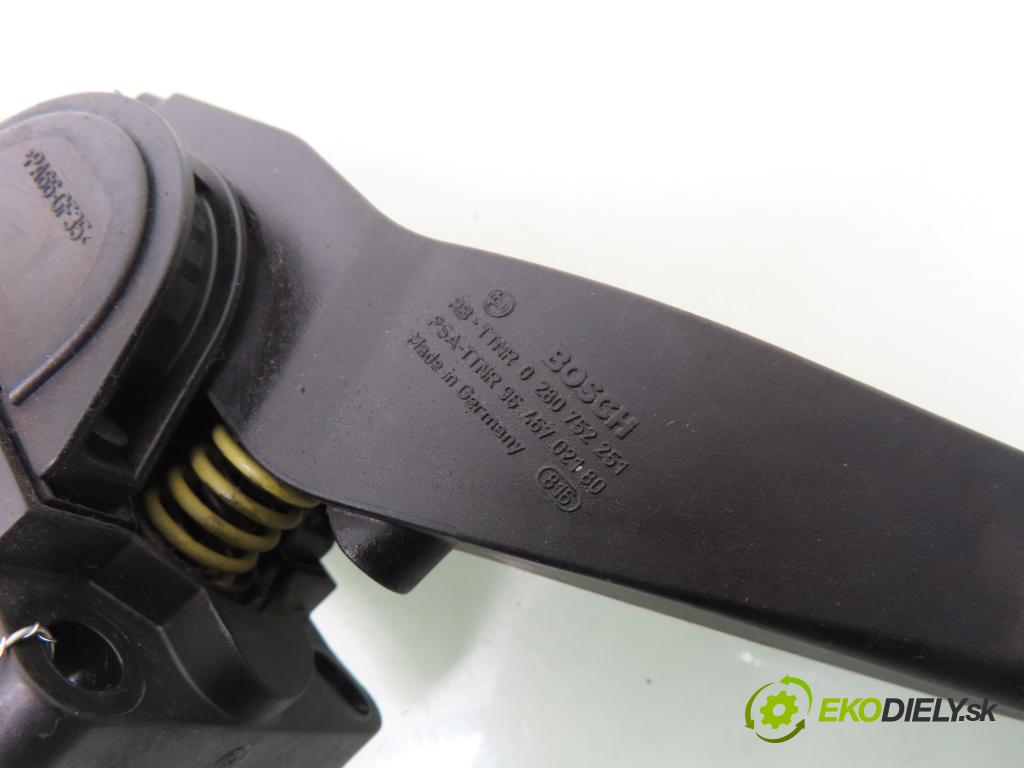 CITROEN C3 I (FC_) HB 2004 50,00 1.4 HDi 8V - 8HX 1398,00 Potenciometer plynu 0280752251 ; 9646702180 (Potenciometer plynového pedálu)