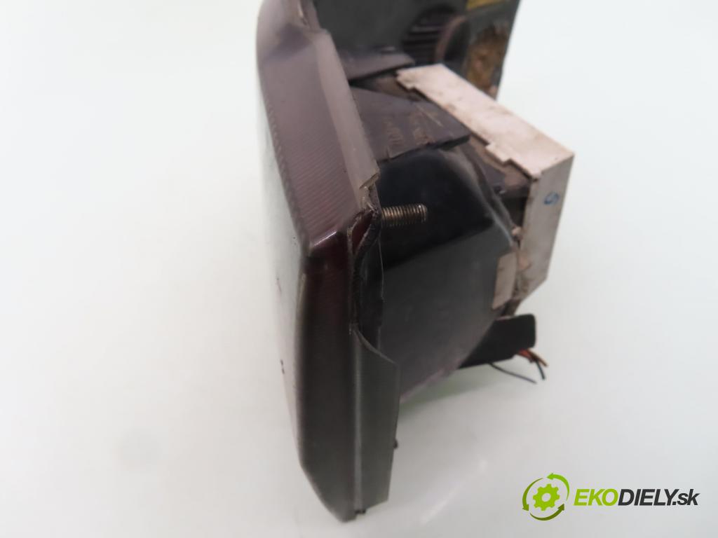 AUDI 80 (89, 89Q, 8A, B3) SEDAN 1990 80,00 2.0 - 3A 1984,00 světlo levé zadní