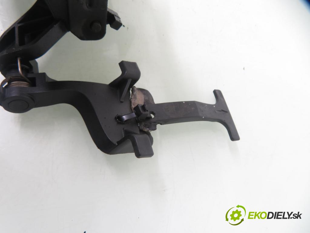 MERCEDES-BENZ KLASA B Sports Tourer (W245) HB 2006 80,00 B 180 CDI 109 - OM 640.940 1991,00 zámok kapoty A1698800260 ; 230000030